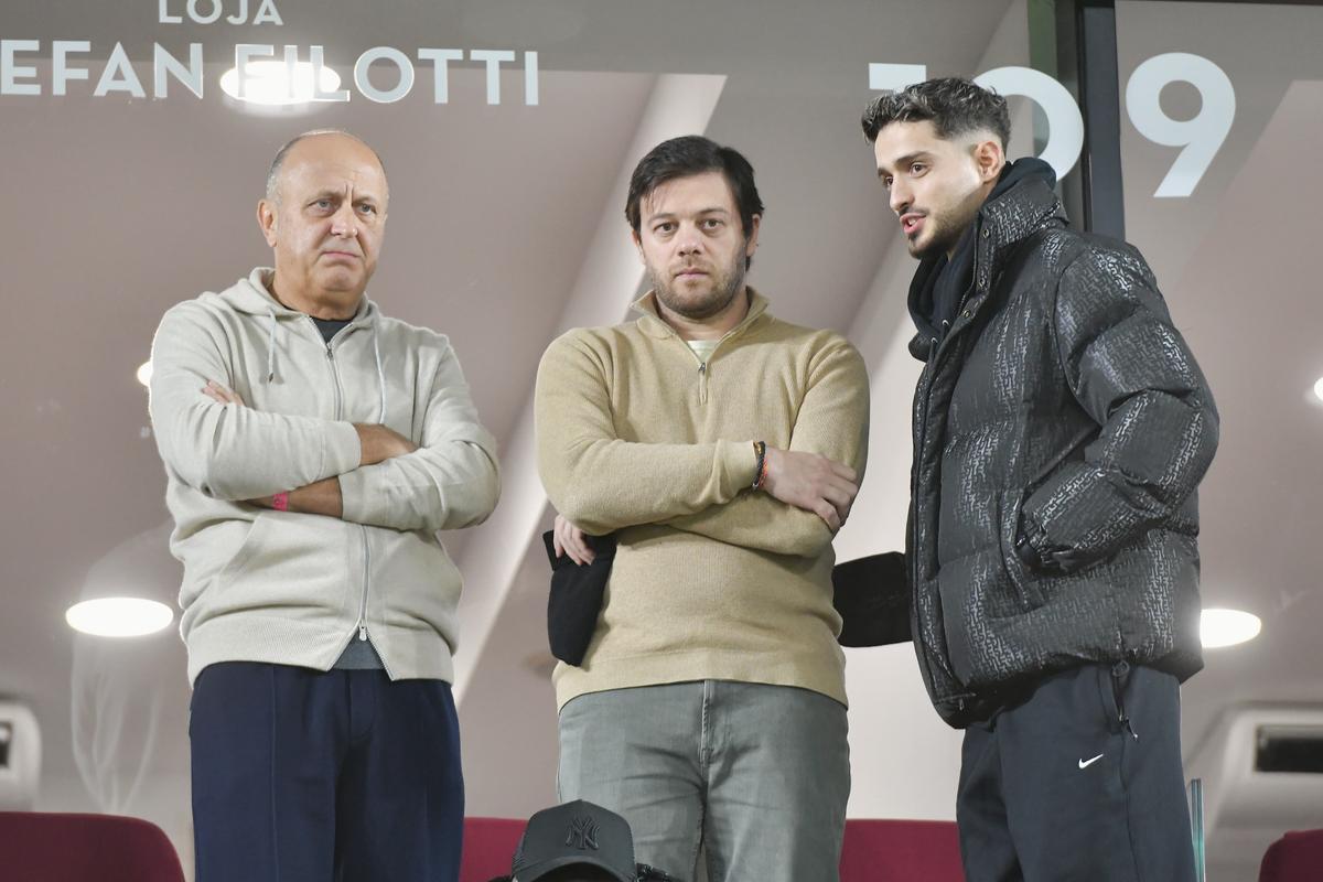 Apariție surpriză în Giulești la Rapid - Buzău, lângă Dan Șucu și Victor Angelescu! A mers și la vestiare
