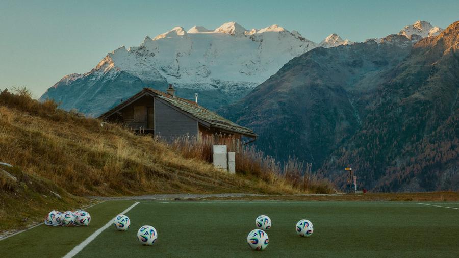 ADIDAS LANSEAZĂ „KONEKTIS” - MINGEA OFICIALĂ DE MECI PENTRU UEFA WOMEN'S EURO 2025