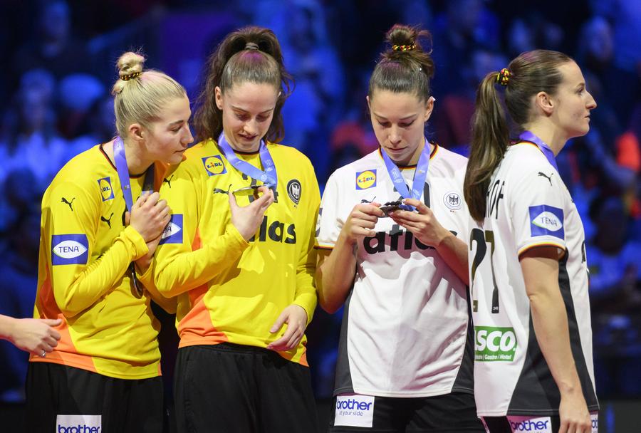 Din ce sunt făcute medaliile de la Campionatul Mondial de handbal feminin: peste 100 de cluburi au contribuit