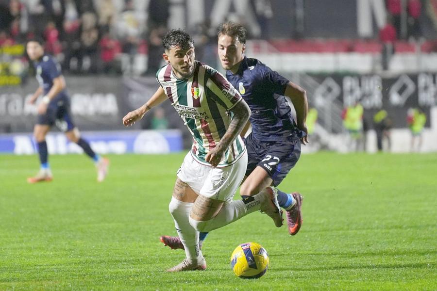 Ianis Stoica, în timpul partidei dintre Estrela Amadora și Porto // foto: Imago Victorie la FIFA! Clubul din Superliga a câștigat procesul și are de încasat 1,3 milioane de euro