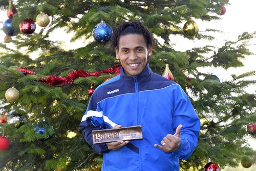 Eric de Oliveira, în 2013, cu trofeul Gazetei Sporturilor