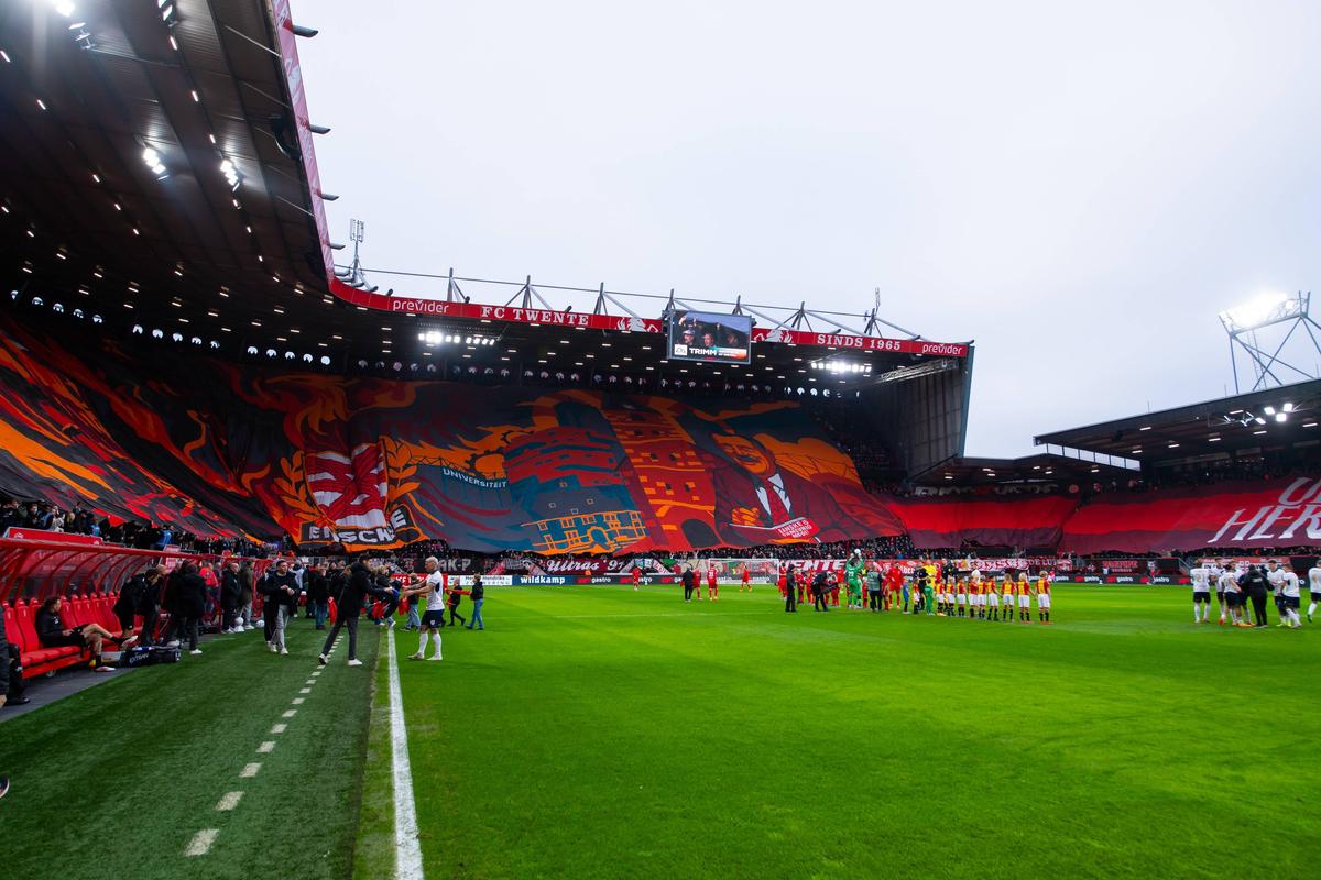Scenografie impresionantă pe stadionul lui Twente