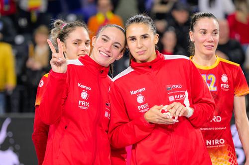 Lorena Ostase, dreapta, foto: Imago