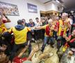Barul doamnei Muriel, care va ieși la pensie după 46 de ani în care a servit bere fanilor lui Lens / Foto: Imago