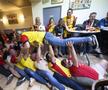 Barul doamnei Muriel, care va ieși la pensie după 46 de ani în care a servit bere fanilor lui Lens / Foto: Imago
