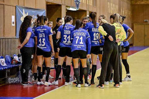 Dunărea Brăila a condus-o și la 5 goluri diferență pe Kuban Krasnodar, dar pe final echipa lui Evgheni Trefilov a avut șansa victoriei. Româncele au egalat și se întorc cu un punct uriaș din Rusia, scor 25-25. FOTO Dan Potor