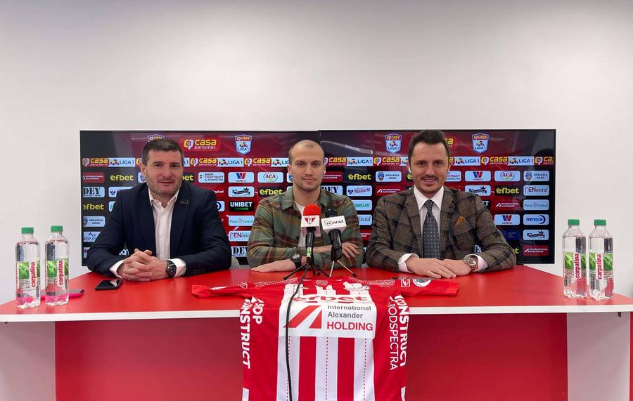 Evgeniy Shlyakov, alături de antrenorul Laszlo Balint și impresarul Bogdan Apostu UTA și-a luat fundaș din Rusia! Arădenii au transferat un fost internațional de tineret