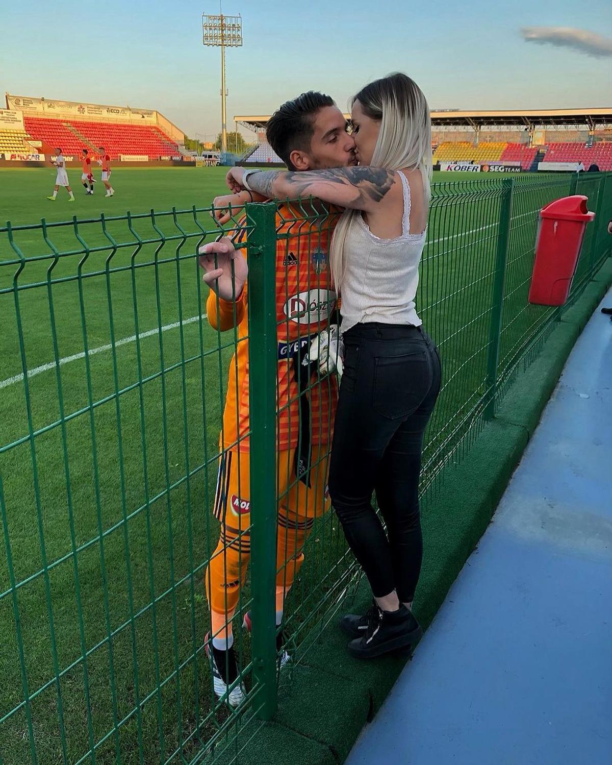 FOTO Soția unui fotbalist din Liga 1 face senzație pe Instagram! Fotografii provocatoare din vacanță