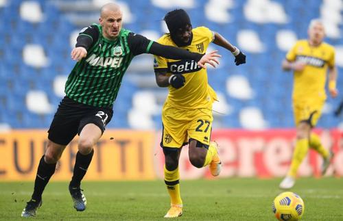 Vlad Chiricheș în Sassuolo - parma // FOTO: Captură Digi Sport