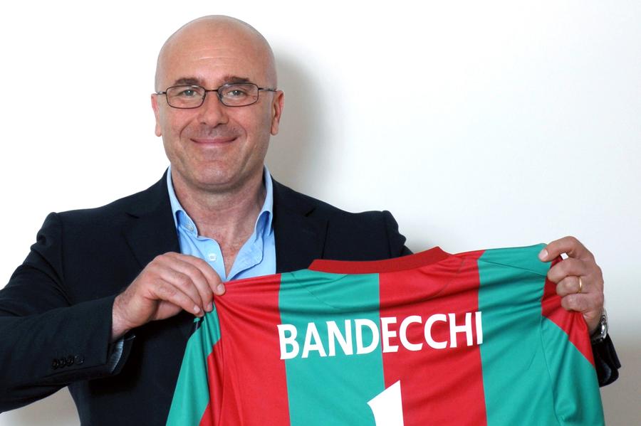 Stefano Bandecchi Președintele unui club din Italia își avertizează fotbaliștii: „Doar focul poate șterge rușinea noastră! Asta se va întâmpla în cantonament”