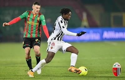 Președintele unui club din Italia își avertizează fotbaliștii: „Doar focul poate șterge rușinea noastră! Asta se va întâmpla în cantonament”
