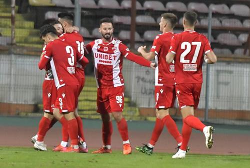 Dinamo a oficializat transferurile a doi jucători: fundașul central Igor Jovanovic (32 de ani) și mijlocașul Balthazar Pierret (21).