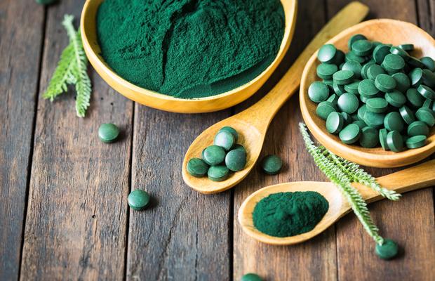 Spirulina: Ce este și cum să o consumi