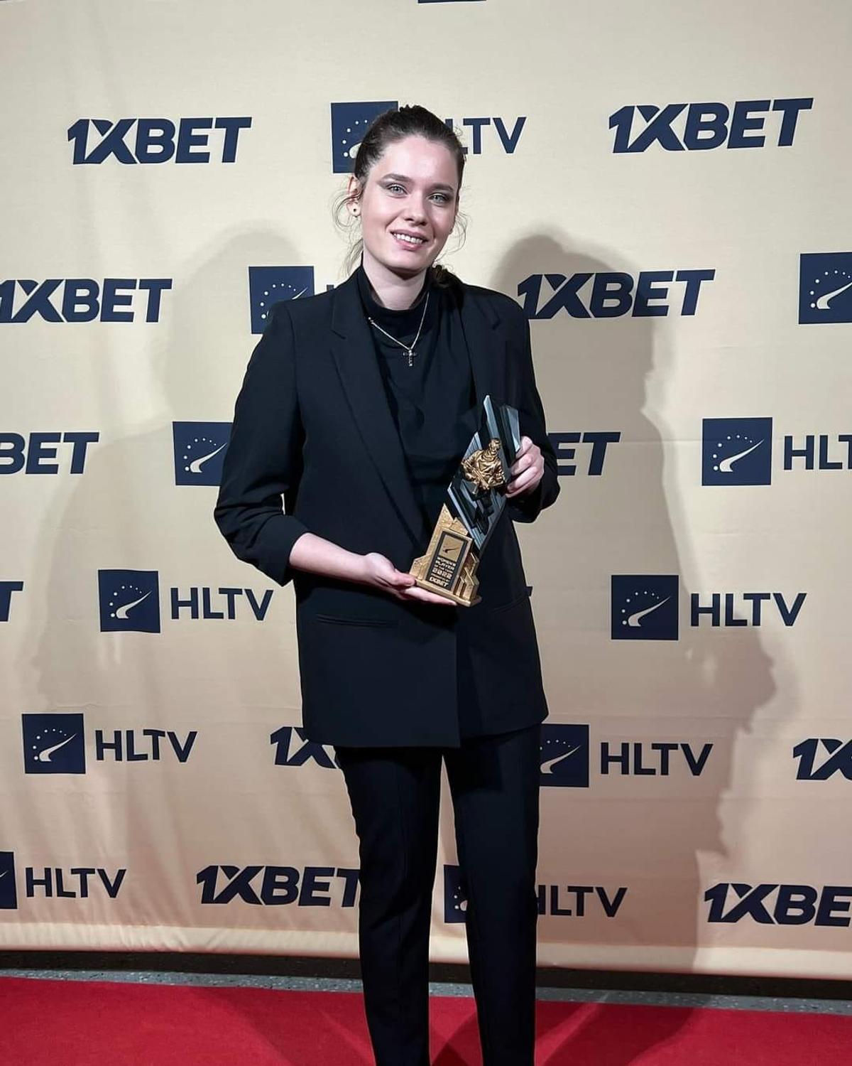 Românca „ANa” e cea mai bună jucătoare de Counter Strike din lume! Premiată într-o gală fastuoasă