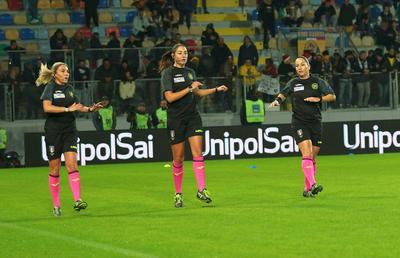 Brigadă sută la sută feminină la un meci din Cupa Italiei între două echipe de Serie A