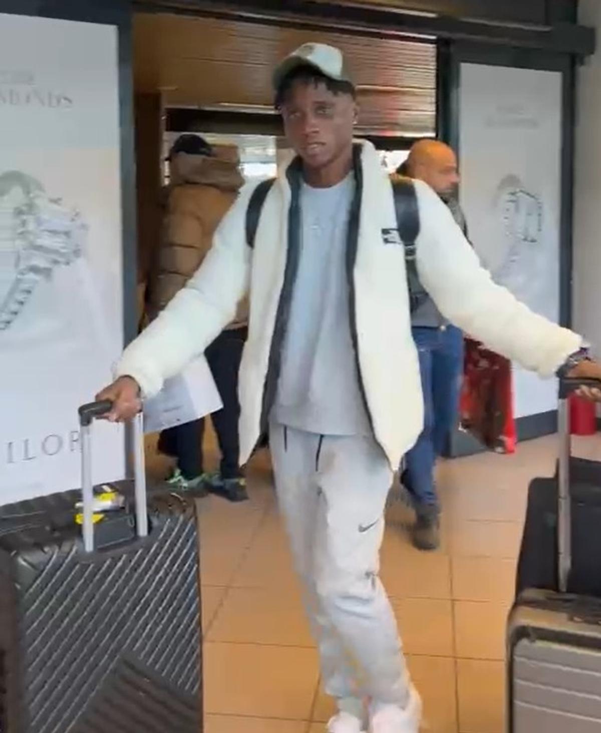 A sosit „Racheta” lui Gigi Becali » Primele imagini cu Nana Antwi în România