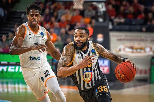 U-BT a revenit de la -18 cu Ulm. În fotografie, cel mai bun marcator, Patrick Richard // foto: Imago Images