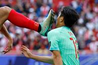 Intrare brutală la Cupa Asiei » Arbitrul n-a arătat nici măcar un cartonaș galben