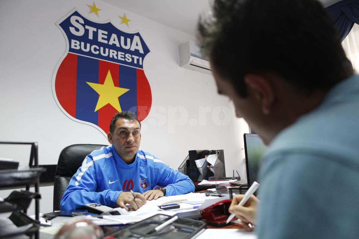 Ilie Dumitrescu i-a lăsat mască pe toți la antrenamentul FCSB: „Stop, salir con la pelota!” » Regula prin care i-a uimit pe fotbaliști