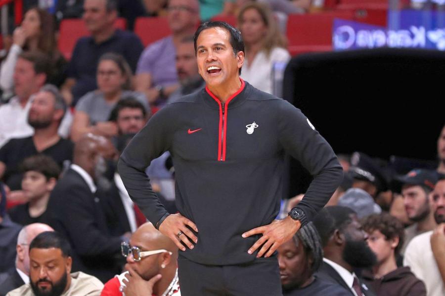 Erik Spoelstra Antrenorul a așteptat să divorțeze înainte să semneze contractul de 120 milioane de dolari. Fosta soție a răbufnit pe rețelele sociale