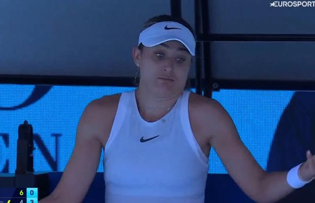 Badosa și Tsitsipas, moment viral la Australian Open » Grecul a început să râdă când a văzut gestul nervos al partenerei