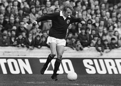 Denis Law, într-un meci al naționalei Scoției contra Irlandei de Nord ]n 1972, 2-0 la Glasgow / Foto Imago