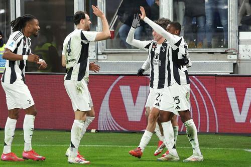Andrea Cambiaso are 64 de meciuri la Juventus, cu 5 goluri și 8 assisturi / Foto: Imago