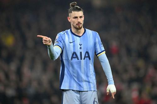 Radu Drăgușin a bifat 2.180 de minute din 28 de meciuri jucate la Tottenham în acest sezon / Foto: GettyImages