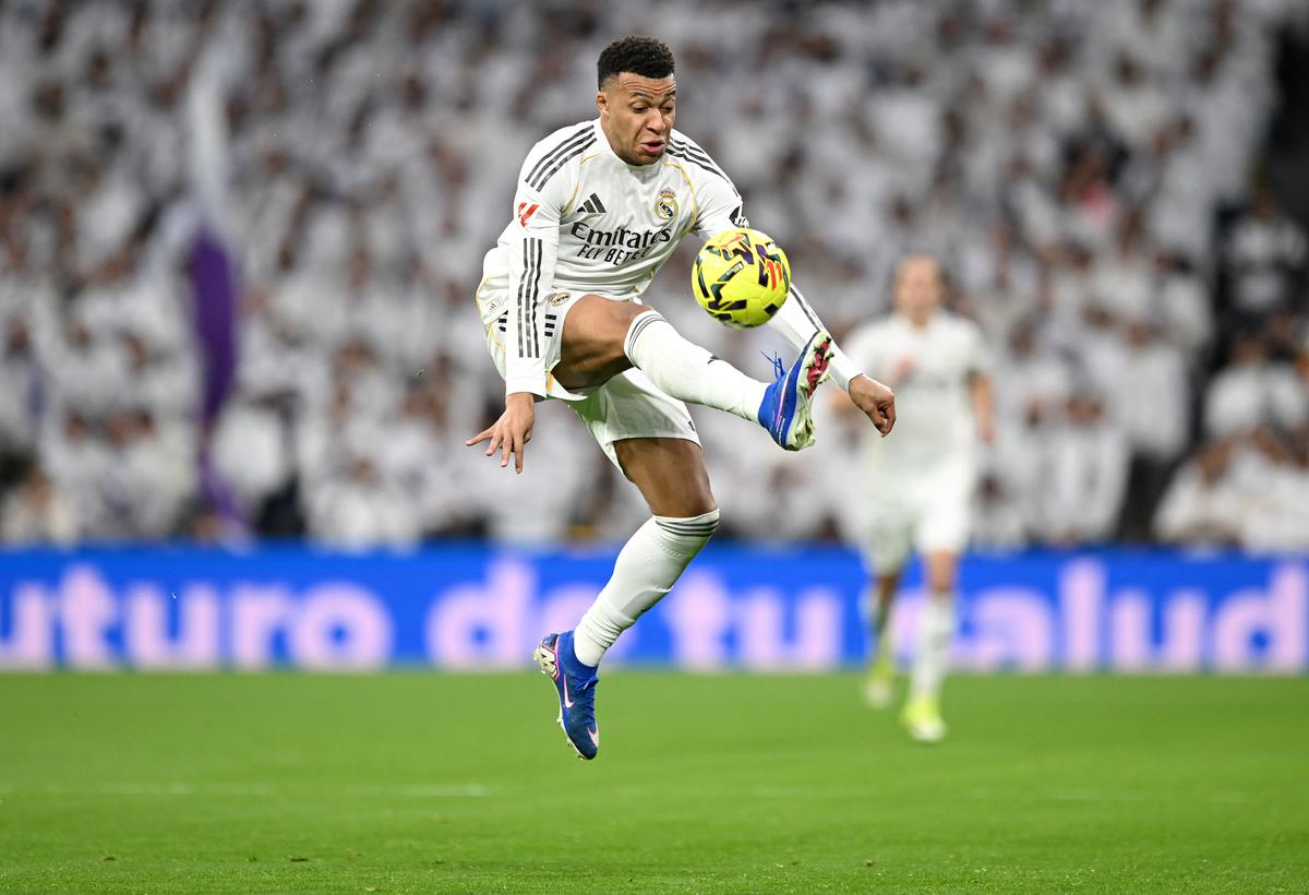 Real Madrid - Levante 2-0 » Fluierături asurzitoare, batiste albe, dar victorie. Filmul zilei pe „Bernabeu”