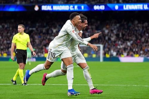 Mbappe și Asencio // foto: Guliver/gettyimages