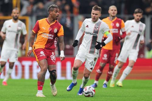 Alexandru Maxim în Galatasaray - Gaziantep / Foto: Imago Images