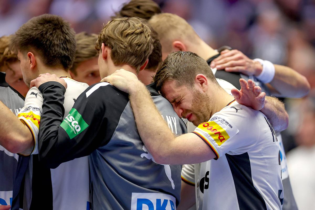 Prima mare SURPRIZĂ a Europeanului de handbal: favoriții au clacat uluitor pe final! + a fost egalată cea mai mare diferență de scor din istorie