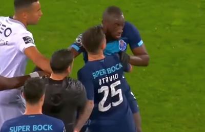 VIDEO Scene șocante! Moussa Marega, atacantul lui Porto, a ieșit de pe teren, victimă a rasismului: „Idioților, duceți-vă dracului!”