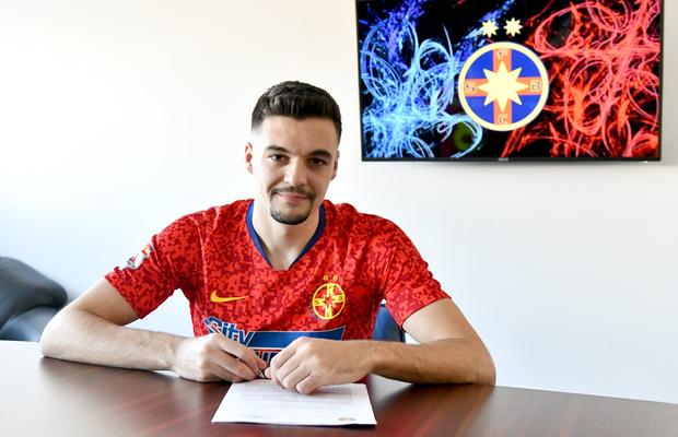 OFICIAL Adrian Petre a semnat cu FCSB! Primele imagini cu noul „bombardier” al lui Gigi Becali în tricoul roș-albaștrilor