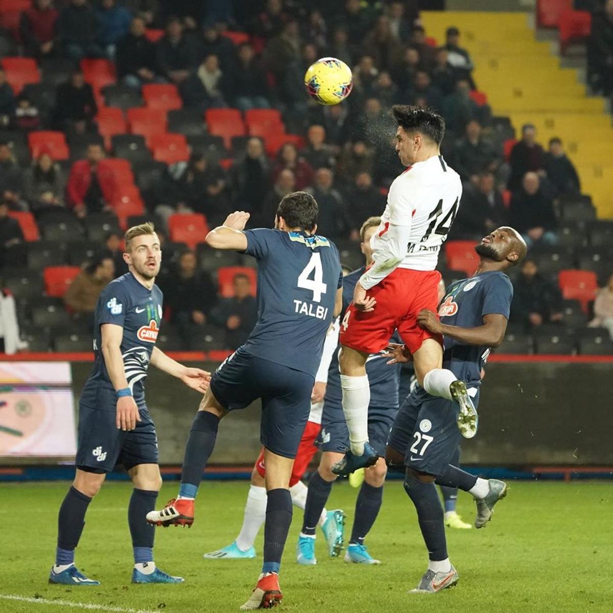 GAZIANTEP - RIZESPOR 2-0 // Ce jucător l-a supărat pe Marius Șumudică: „L-am schimbat imediat. Aș fi intrat pe teren”