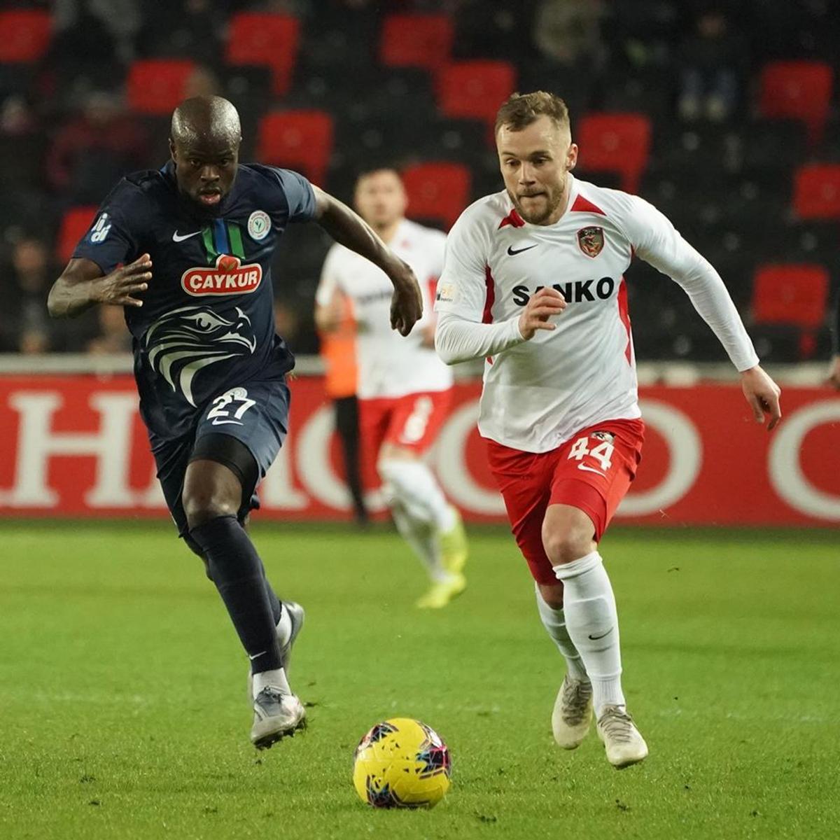 GAZIANTEP - RIZESPOR 2-0 // Ce jucător l-a supărat pe Marius Șumudică: „L-am schimbat imediat. Aș fi intrat pe teren”