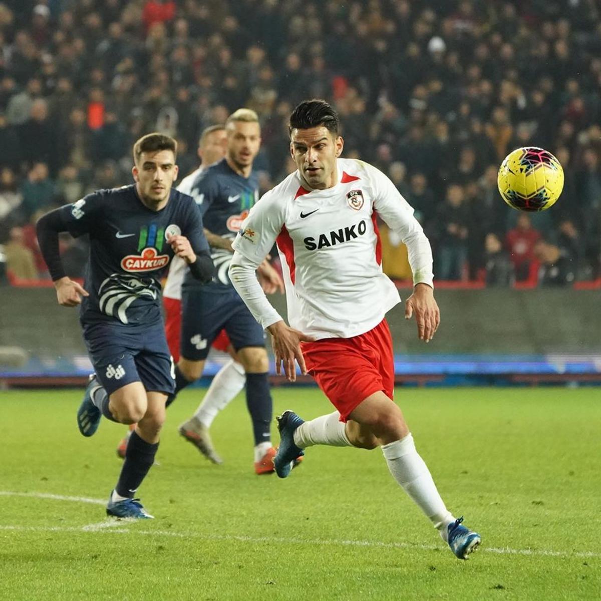 GAZIANTEP - RIZESPOR 2-0 // Ce jucător l-a supărat pe Marius Șumudică: „L-am schimbat imediat. Aș fi intrat pe teren”