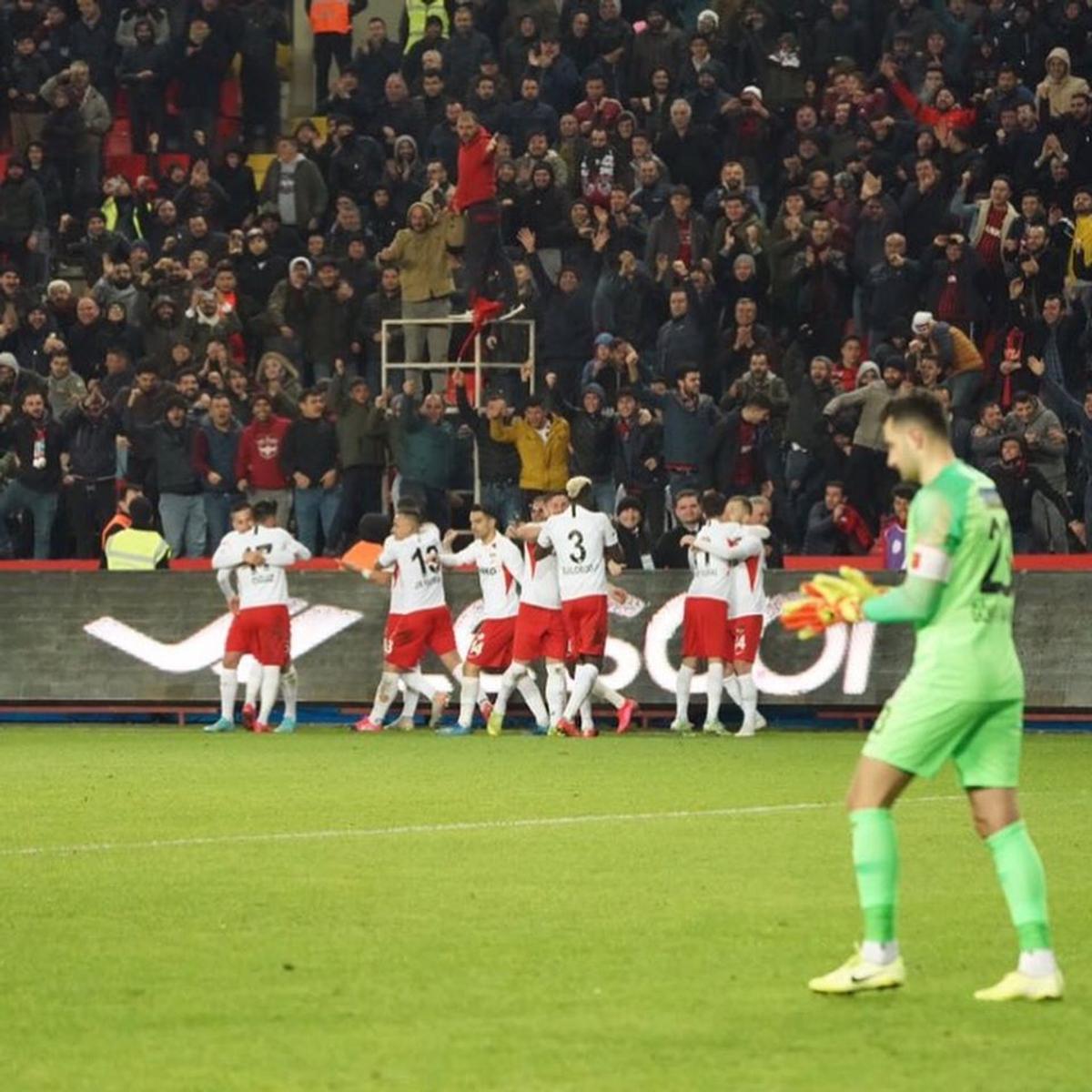 GAZIANTEP - RIZESPOR 2-0 // Ce jucător l-a supărat pe Marius Șumudică: „L-am schimbat imediat. Aș fi intrat pe teren”