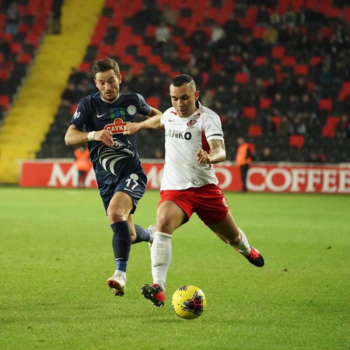 GAZIANTEP - RIZESPOR 2-0 // Ce jucător l-a supărat pe Marius Șumudică: „L-am schimbat imediat. Aș fi intrat pe teren”