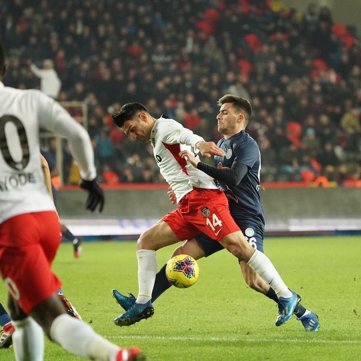 GAZIANTEP - RIZESPOR 2-0 // Ce jucător l-a supărat pe Marius Șumudică: „L-am schimbat imediat. Aș fi intrat pe teren”