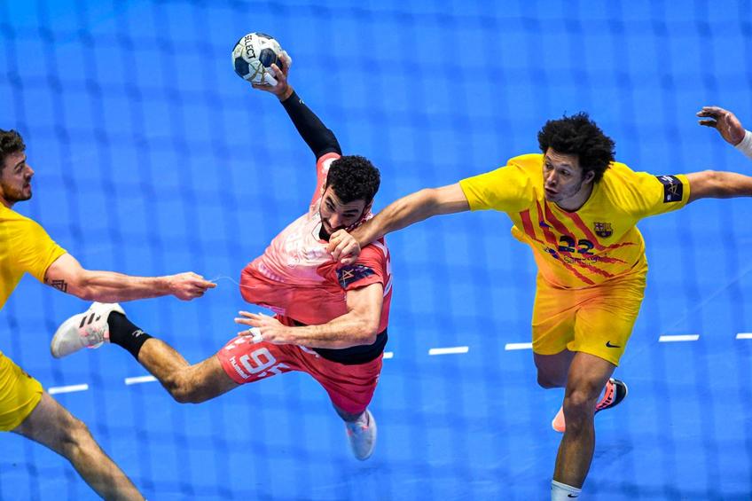Dinamo și Barcelona se întâlnesc astăzi, în Sala Polivalentă din București, într-un duel din grupele Ligii Campionilor la handbal masculin.