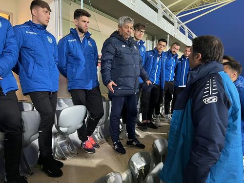 Zi specială în familia celor de la Corvinul Hunedoara » „Alb-albaștrii” s-au întâlnit cu Mircea Lucescu