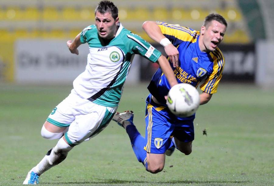 Alin Stoica, pe vremea când juca la Chiajna, într-un meci cu Petrolul. Sursă: sportpictures.eu Trei foști dinamoviști, suspendați pentru blat! + Jucătorul despre care GSP a dezvăluit că s-a deghizat în arbitru într-un alt caz de meciuri trucate, pedepsit și el