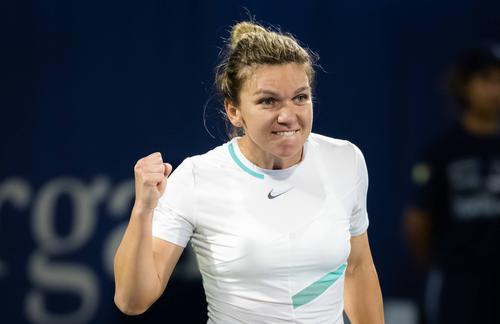 Simona Halep (30 de ani, 23 WTA) a învins-o pe tunisianca Ons Jabeur (27 de ani, 10 WTA), scor 6-4, 6-3, și s-a calificat în semifinalele turneului de la Dubai!