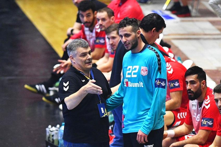 Dinamo a fost învinsă de Barcelona, scor 30-35, în grupa B a Ligii Campionilor la handbal masculin. Valentin Ghionea (37 de ani), extrema dreaptă a campioanei României, crede că experiența superioară a catalanilor a făcut diferența în final.