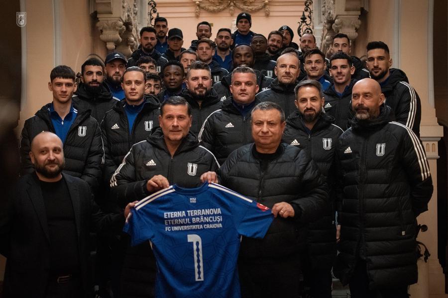 Echipa FCU Craiova a fost în vizită la Muzeul de Artă din Craiova FOTO: facebook FCU Craiova Adrian Mititelu deschide stadionul la meciul cu FC Voluntari, dar avertizează ultrașii: „Vor fi evacuați!”