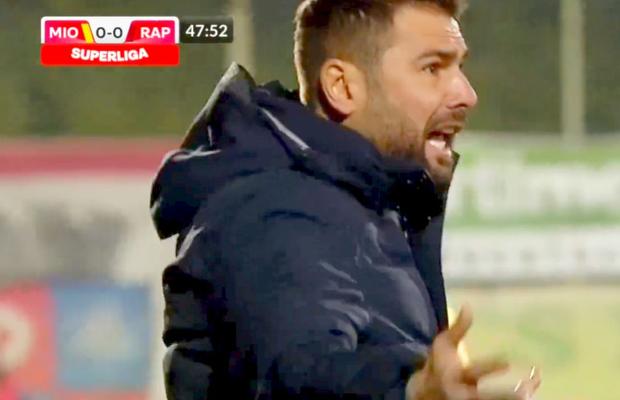 Mutu, scos din sărite! Și-a vărsat nervii pe un jucător în timpul meciului cu Mioveni