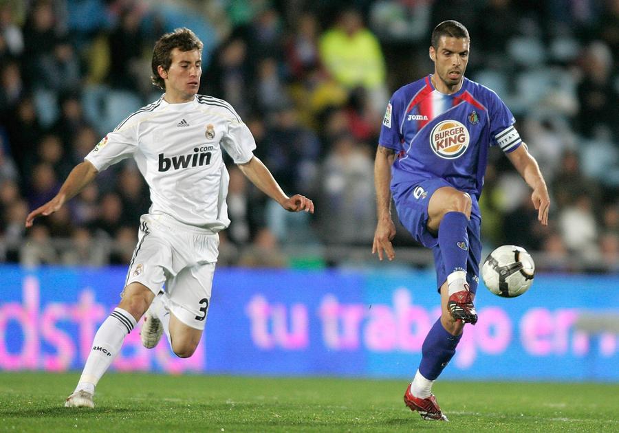 Un singur minut, surprins de aparatele foto: 25 martie 2010, debut în tricoul lui Real Madrid FOTO Imago Un singur minut galactic
