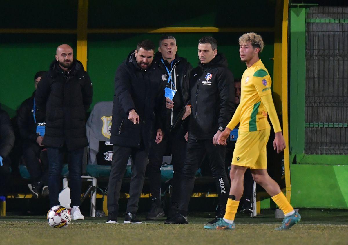 Adrian Mutu, agresiv după meciul cu Mioveni: „Voi numiți egalul pas greșit, haideți să nu exagerăm! Am fost dezavantajați de arbitraj!”
