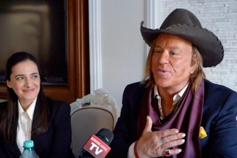 Mickey Rourke / FOTO: Captură @EBihoreanul Un actor uriaș de la Hollywood, dezvăluiri senzaționale despre Ilie Năstase: „Am petrecut multe nopți în oraș, în România. Nu-mi amintesc prea multe din ele!”